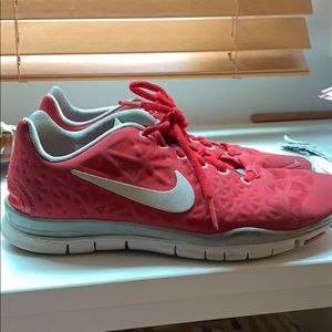 Nike red tennis shoes
